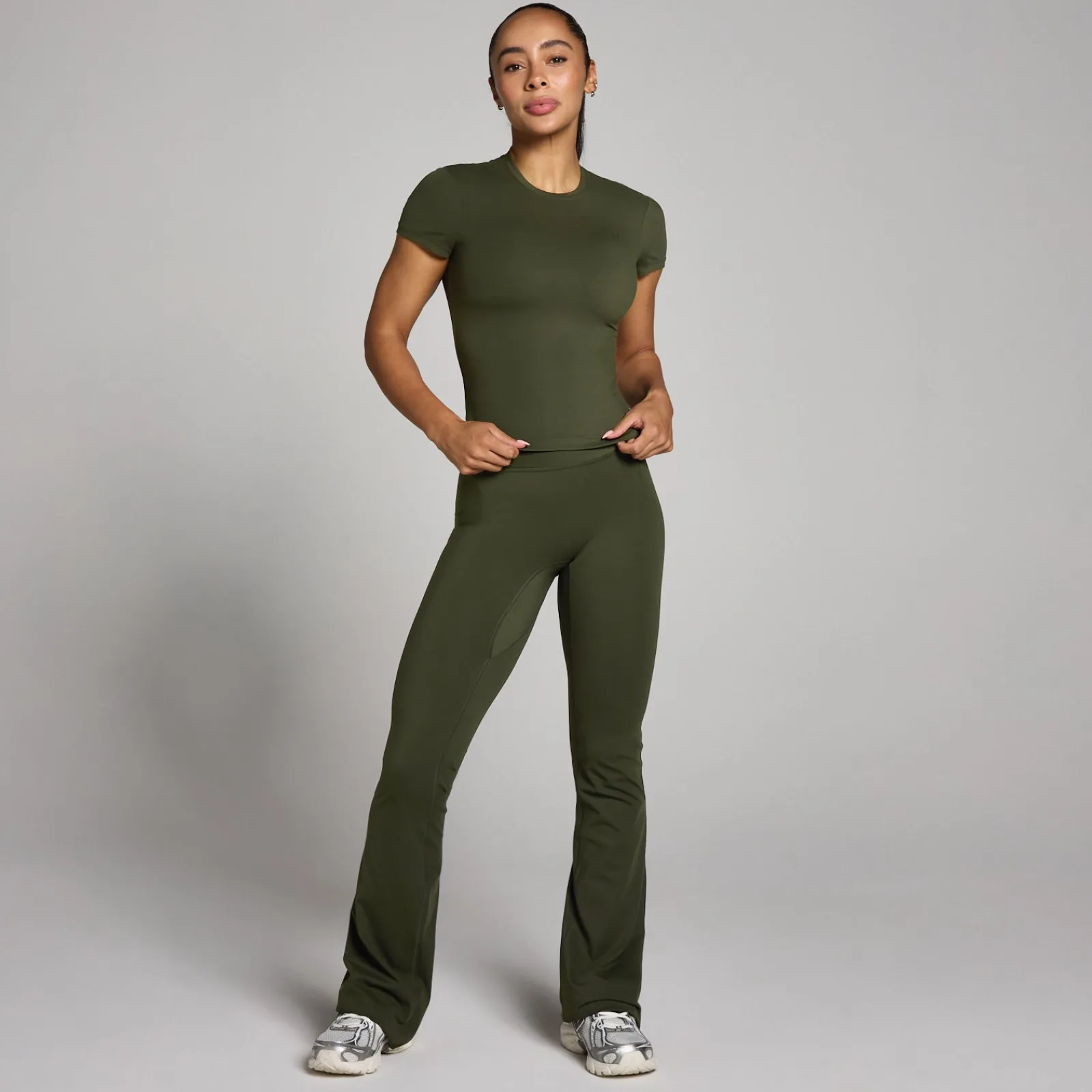 Hot P Dae Tepo Body Fit Korte ouw T-hirt DAMES T-Shirts & Tops