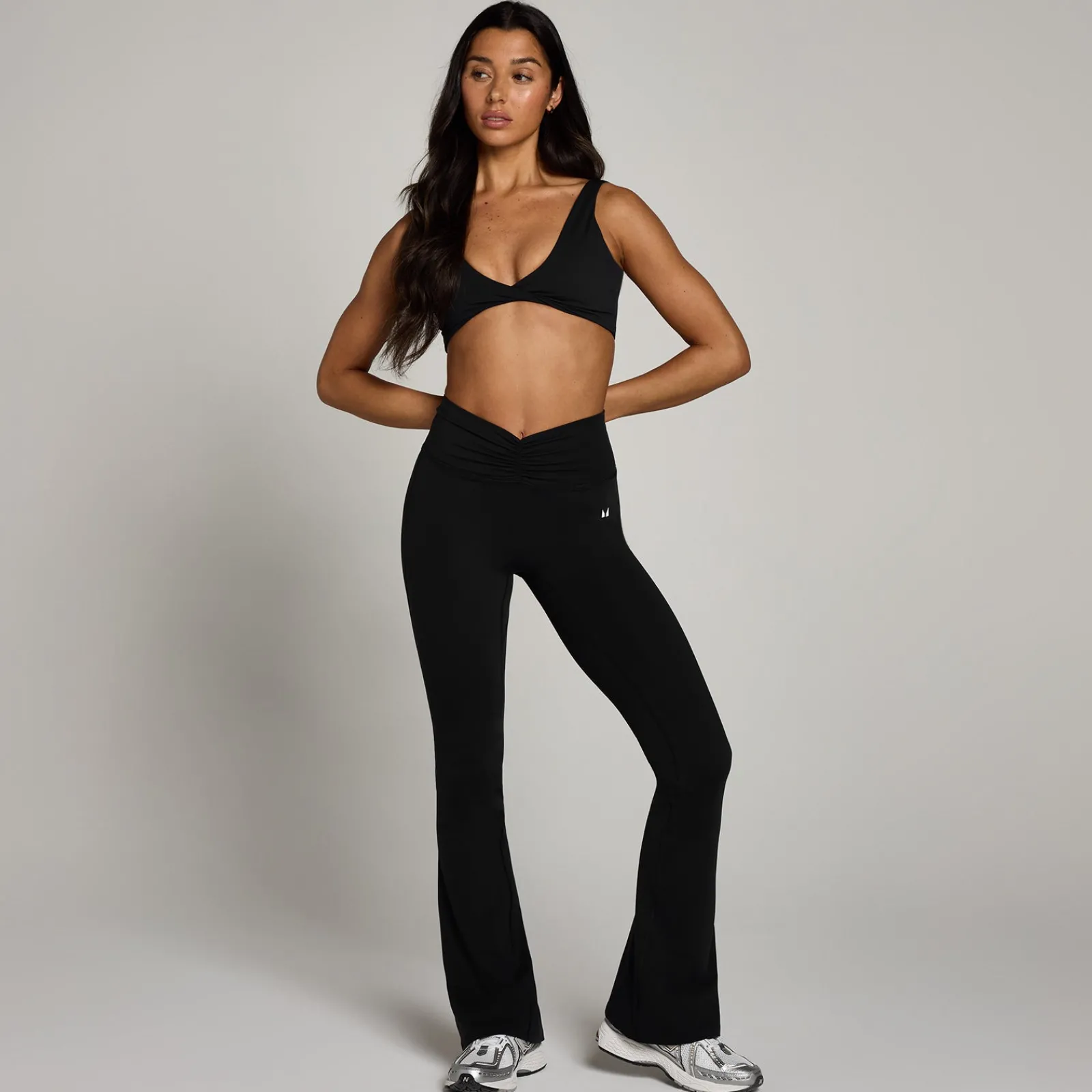 Best P Tepo egging et gepooide voorzijde en uitopende pijpen voor dae DAMES Leggings