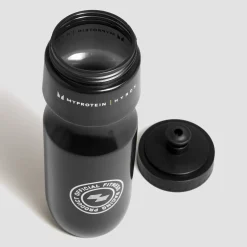 New HYROX Sports Water Bottle Shakers & Flessen